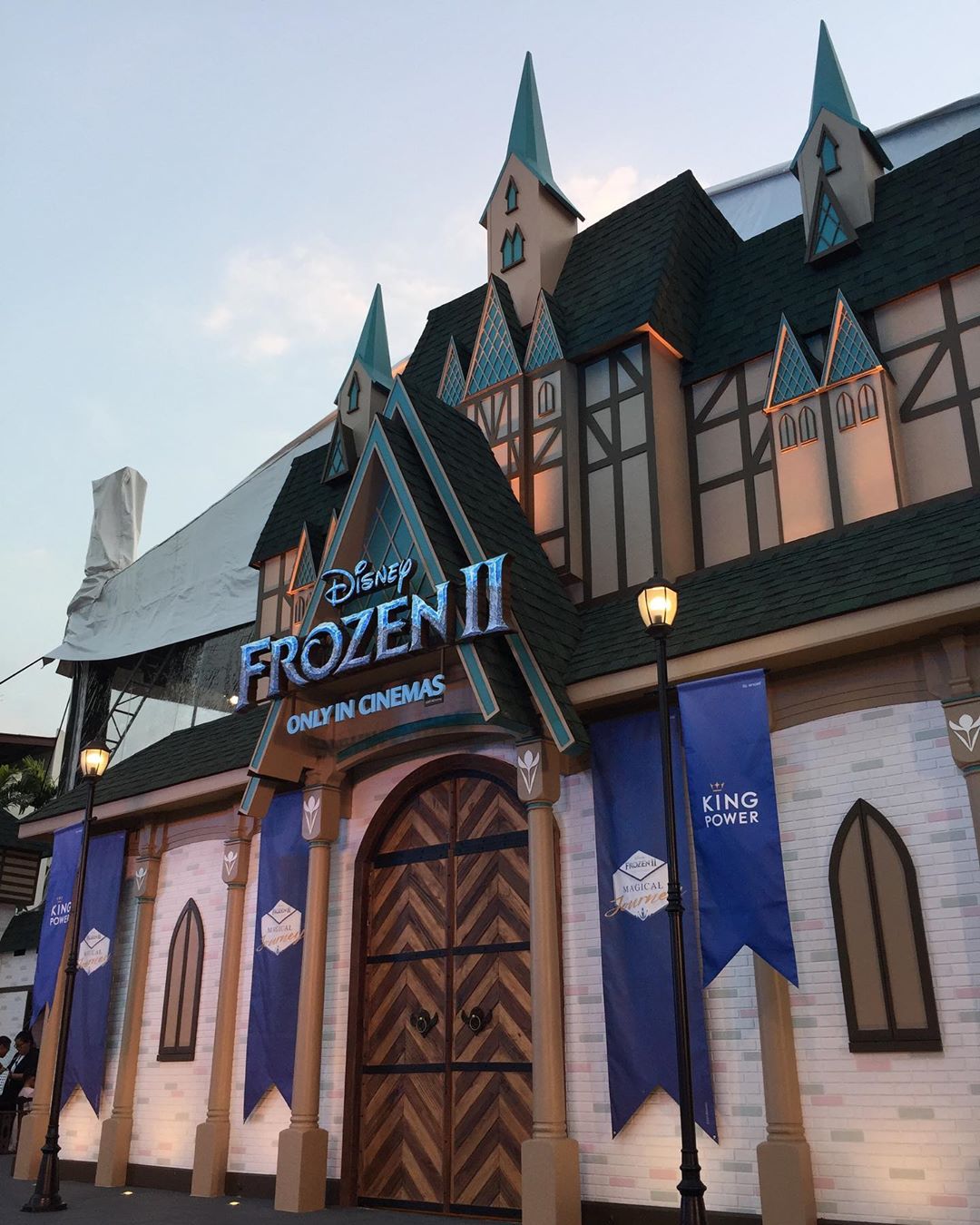 Bangkok Has A Free Frozen 2 Theme Park With Enchanted Photo Zones And Exclusive Disney Collectibles 