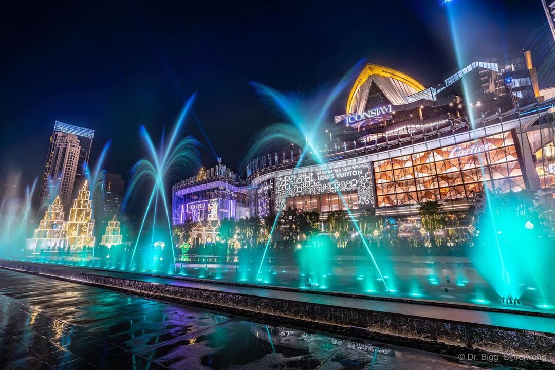 ICONSIAM Has Festive Light Installations Like A Glowing Rose Garden And Dancing Fountains