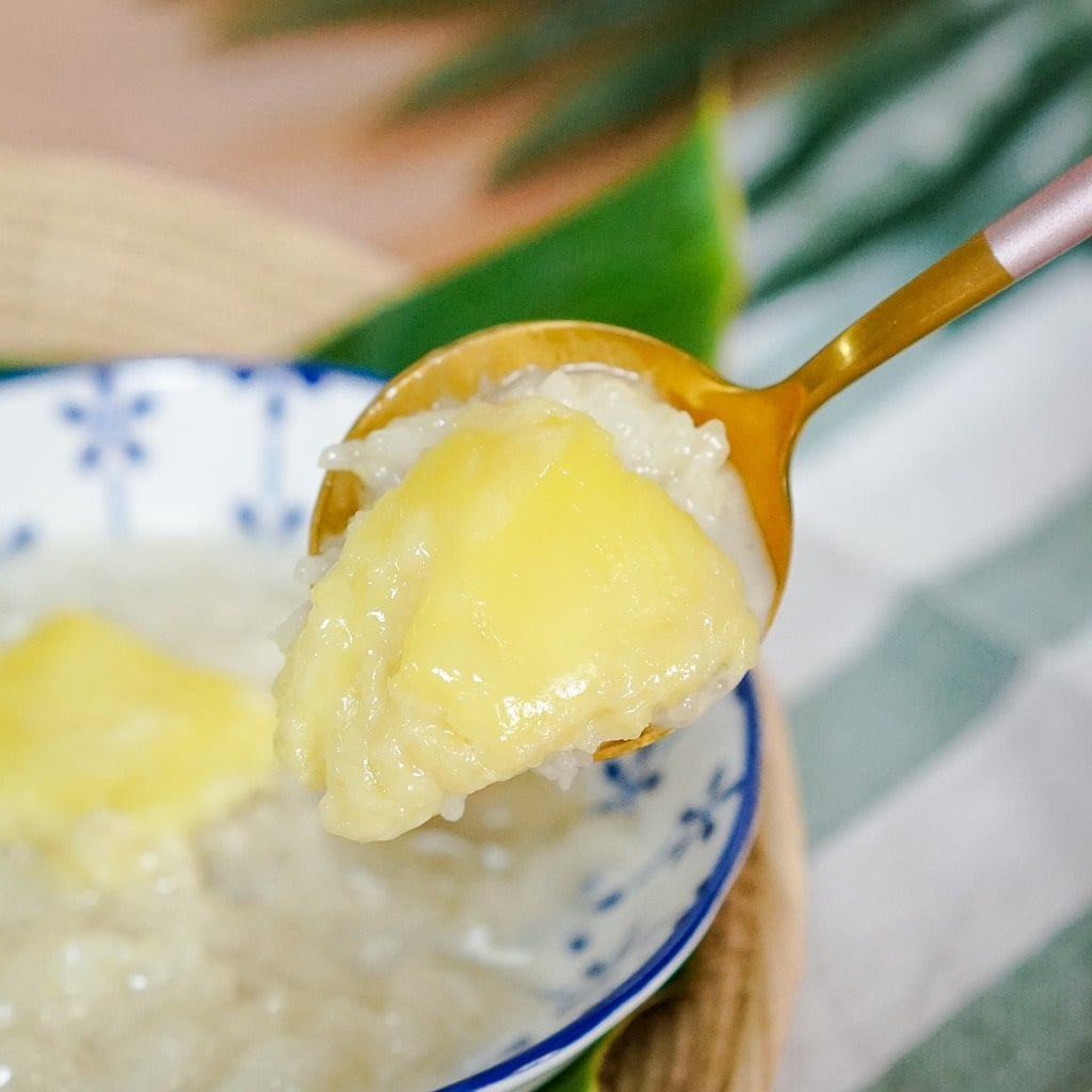 Durian sticky rice with coconut milk at 7-11 Thailand