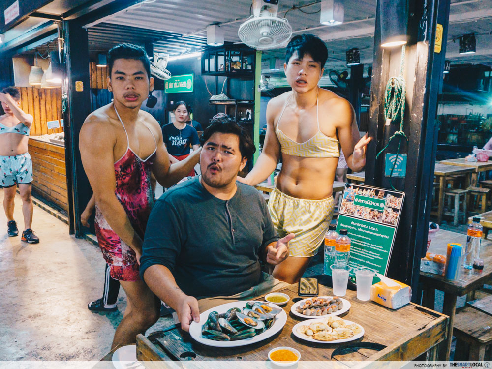 Sathanee Mee Hoi Is A Bangkok Seafood Restaurant With Dancing Waiters For Maximum Entertainment