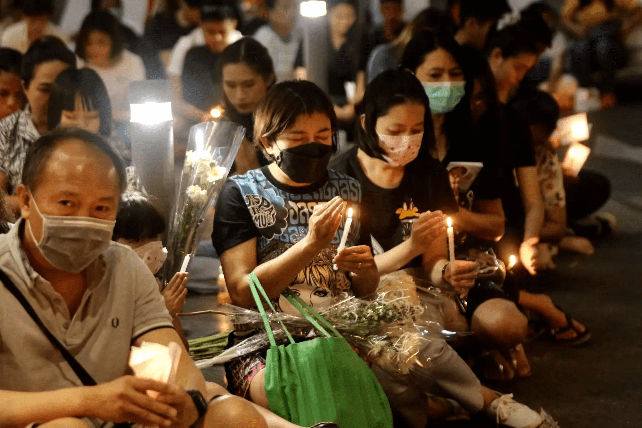 thais mourning for terminal 21 victims
