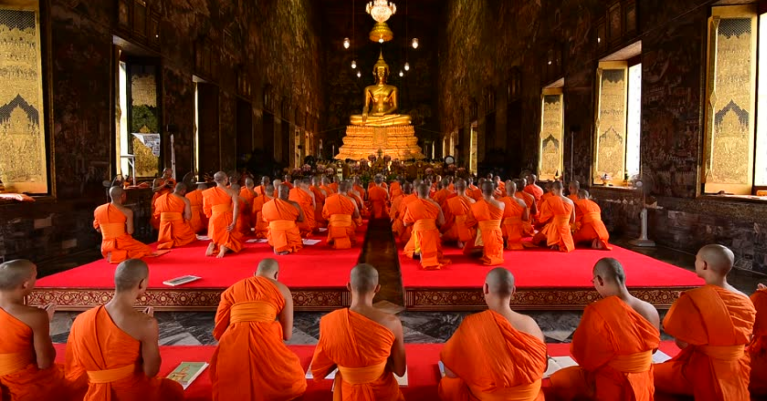 monks praying in thailand