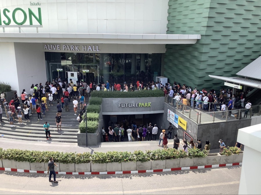 lines at thai mall