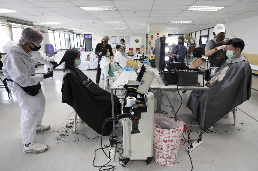 Thai Hairstylist Gives Healthcare Workers Free Hair Cuts To Thank Frontliners Against COVID-19