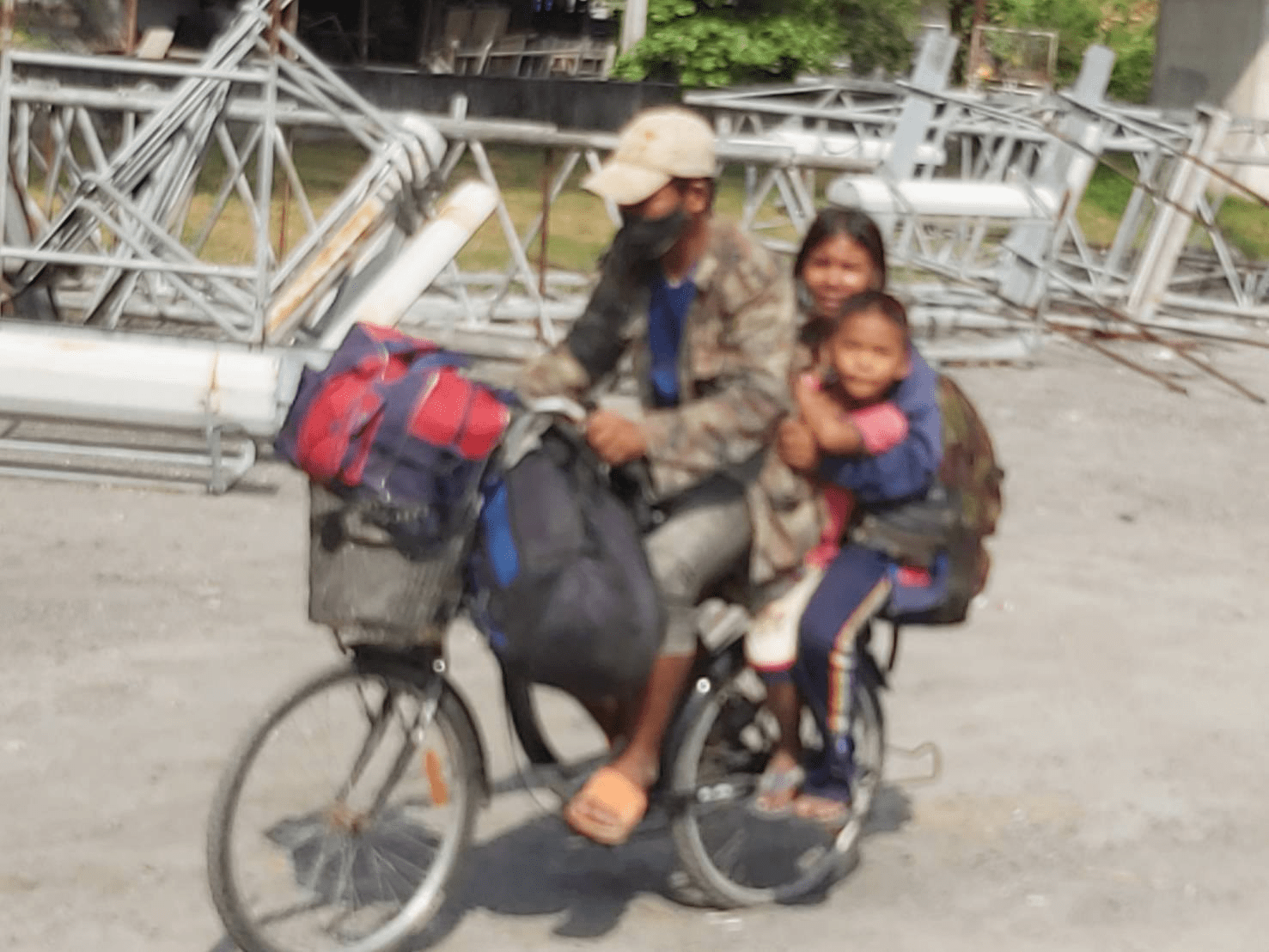 underprivileged family tried to cycling from BKK to Korat 