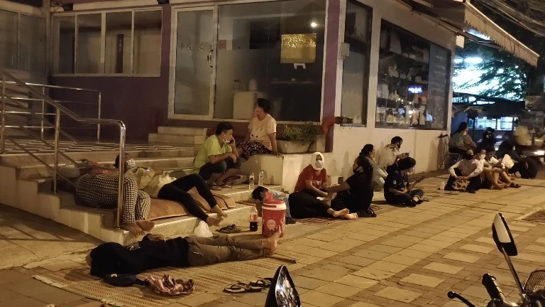 People in Pattaya ignore social distancing measure