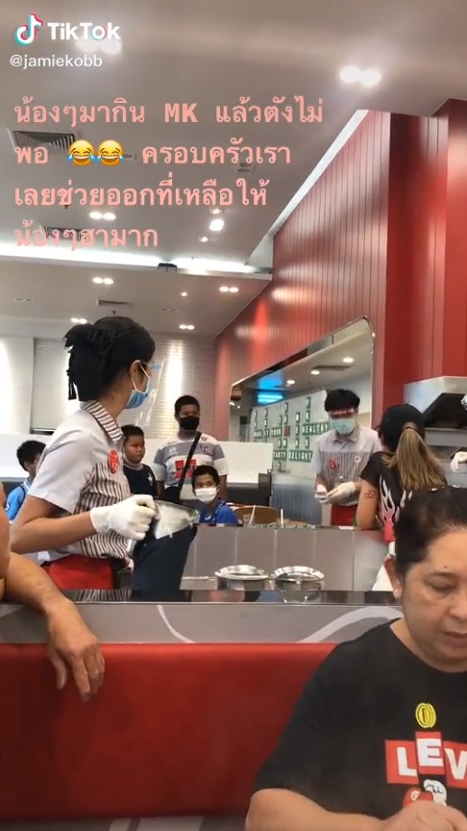 Thai family helps pay children's meal