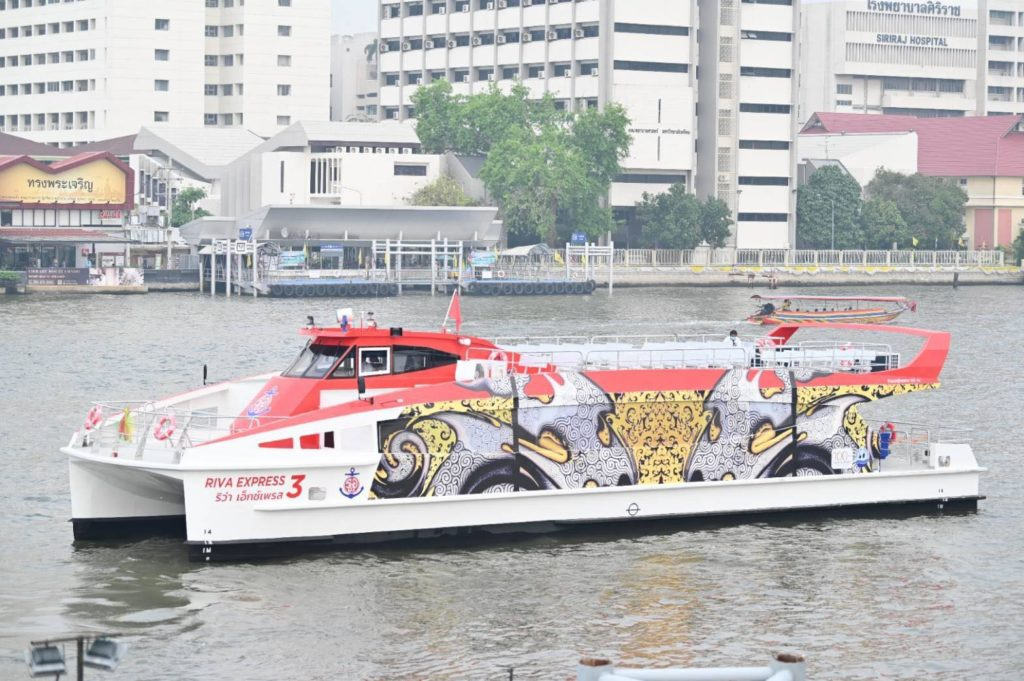 Chao Phraya Aircon Boats