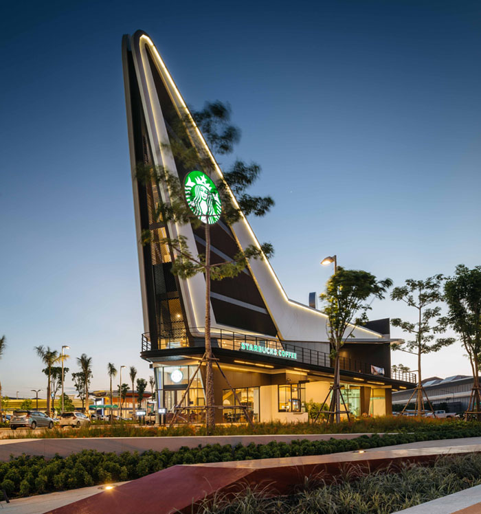 This Futuristic Starbucks Outlet In Near Bangkok Looks Like A Spacecraft