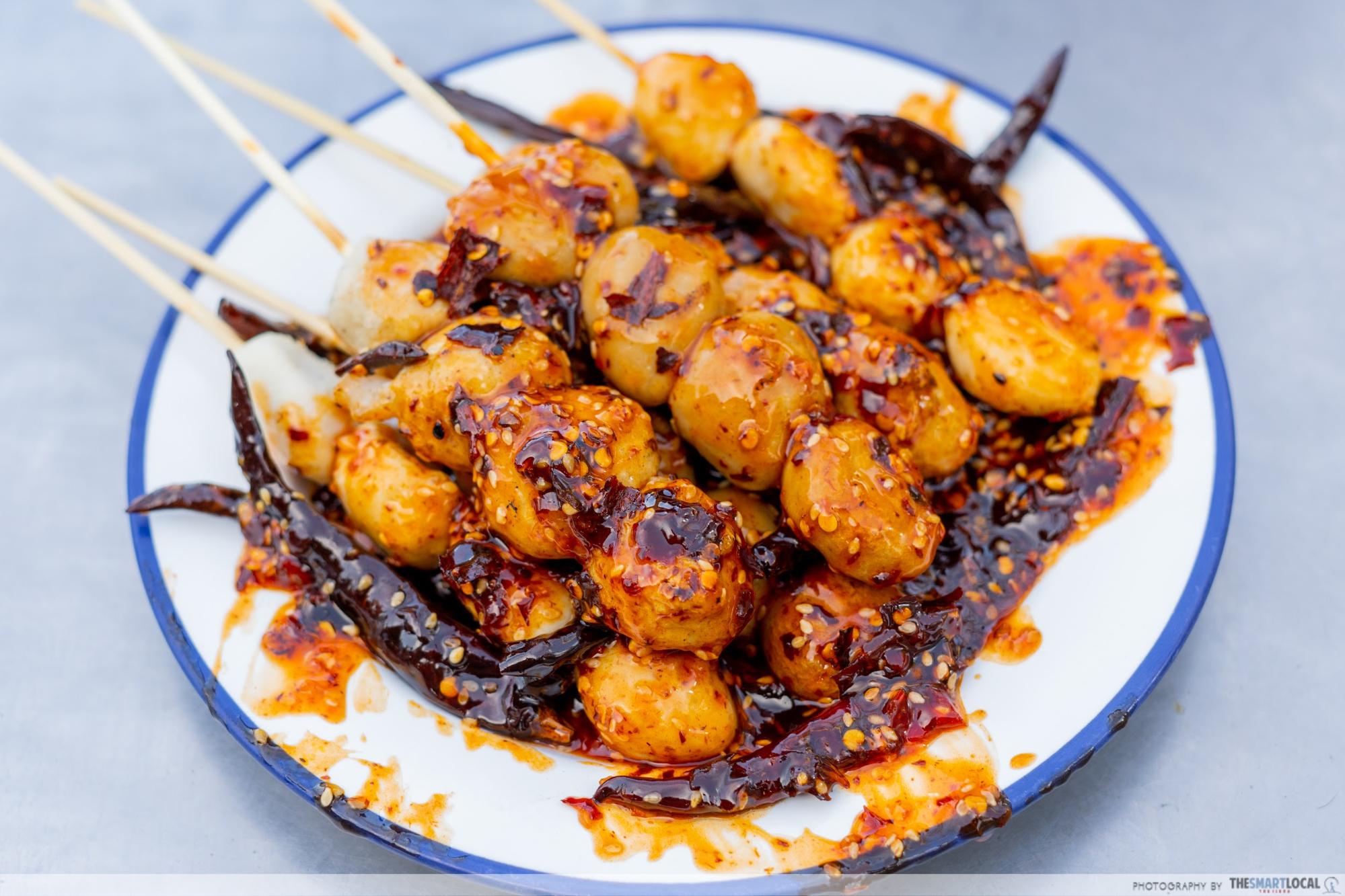 Kuay Tiew Chomyut spicy meatballs