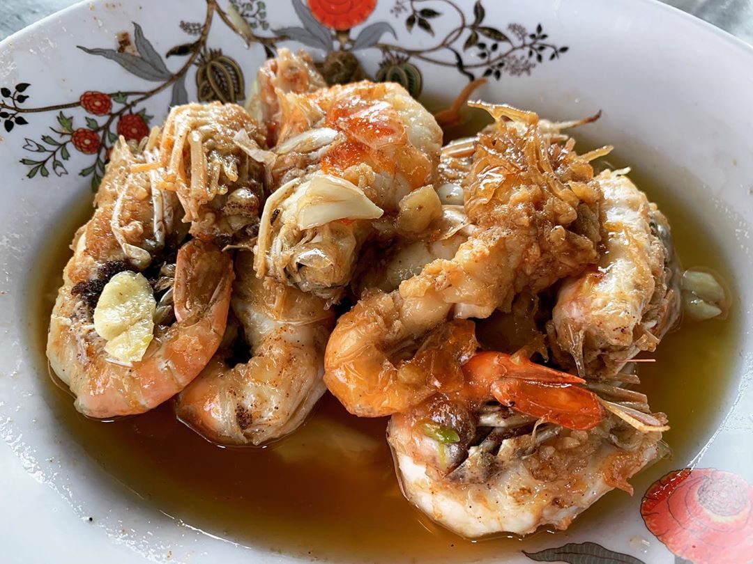 shrimp in garlic pepper tom yum kung banglamphu