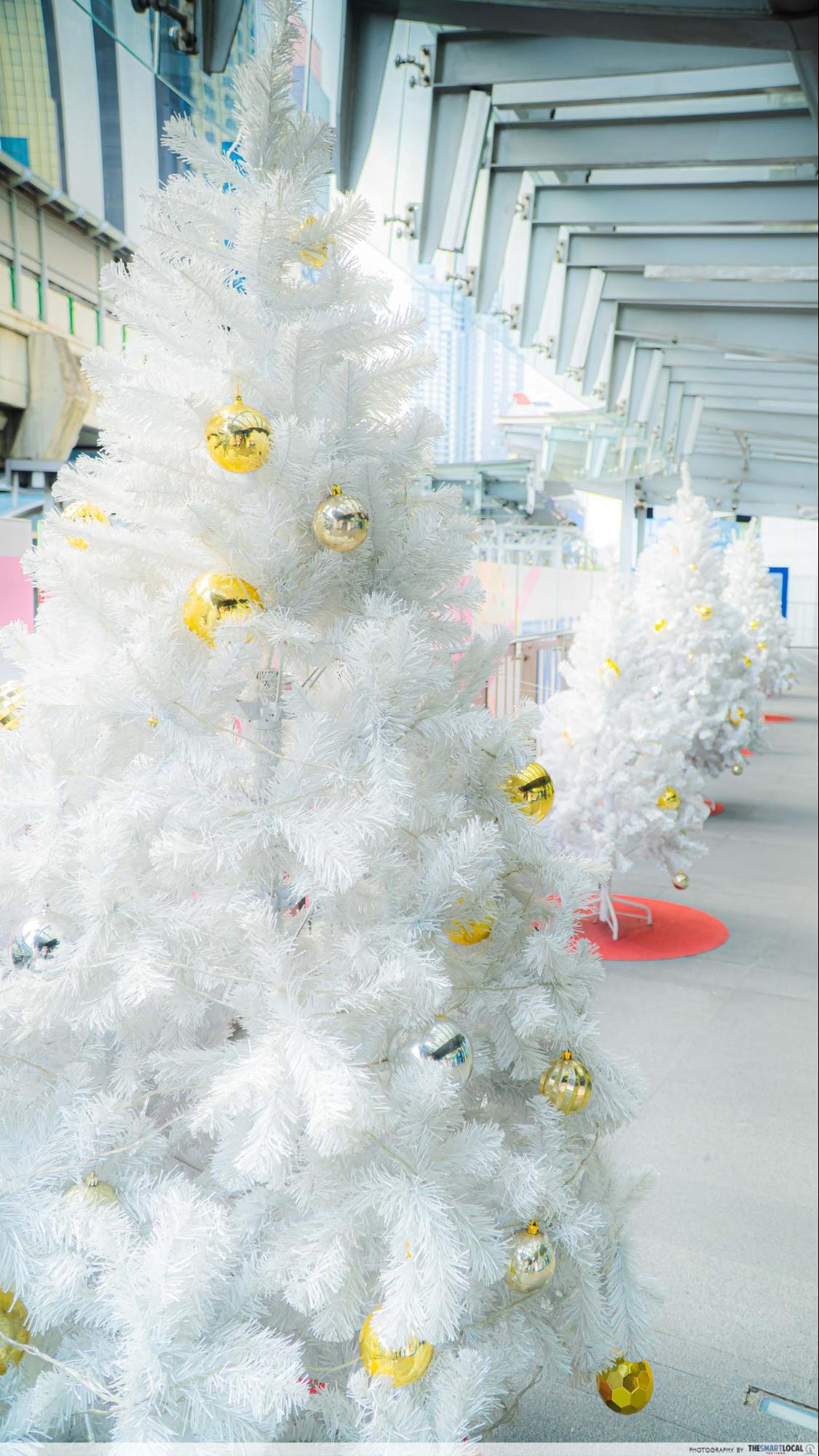white christmas tree asok