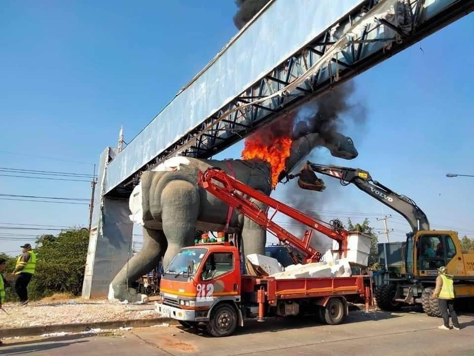 Khon Kaen Dinosaur Statue Burn