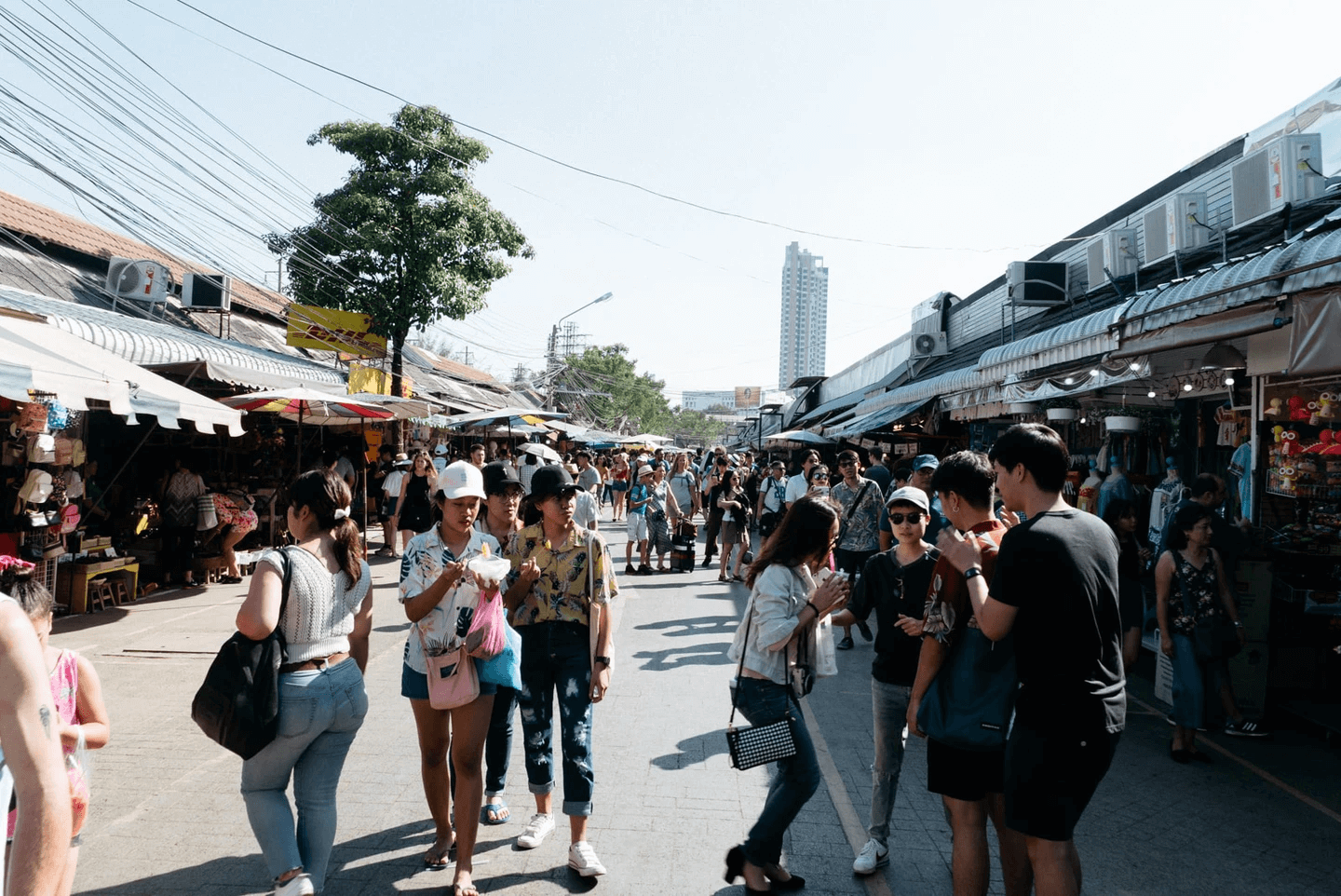 market crowd