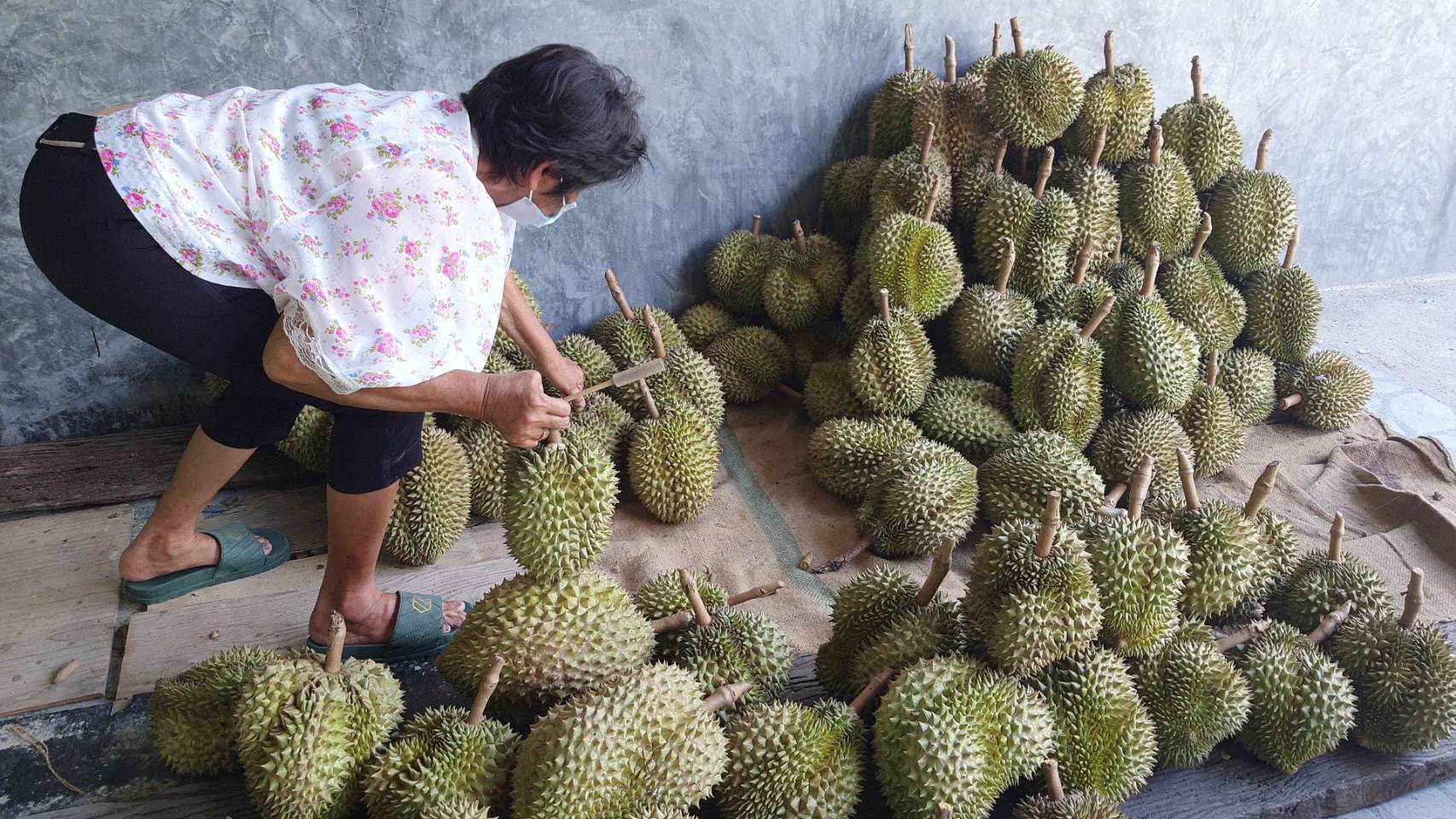 durian seller