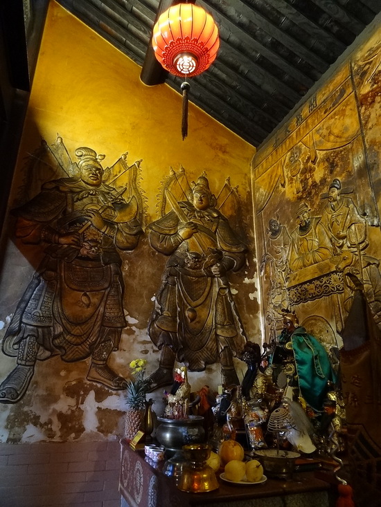 sang-tham-shrine-phuket-mural