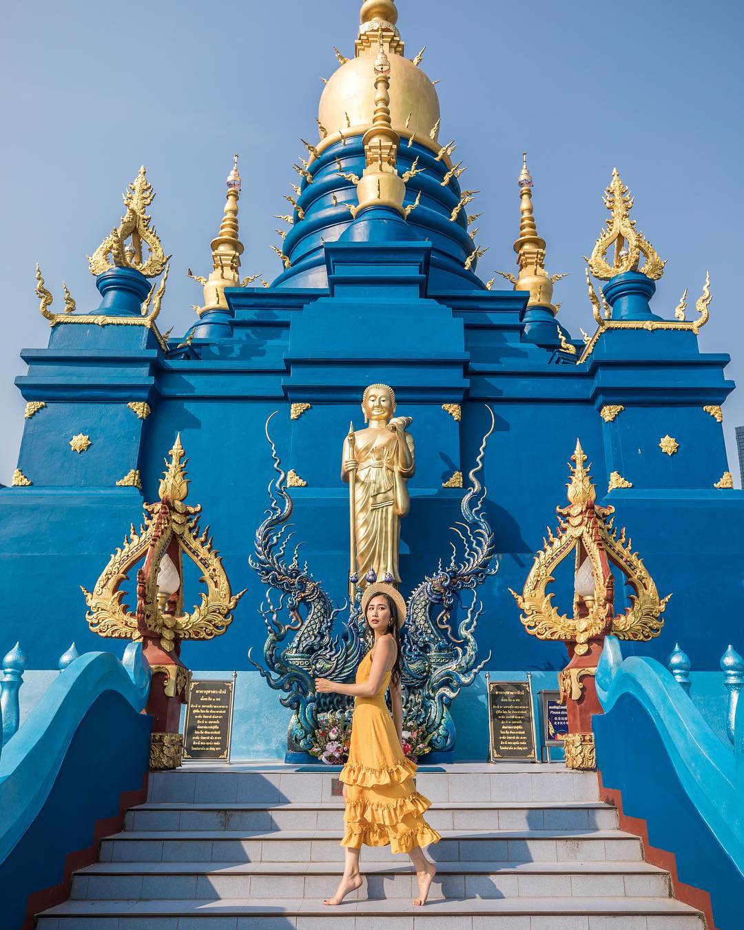 blue-temple-chiang-rai