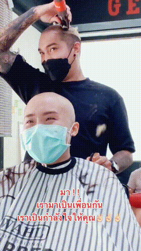 barber-shaves-head-to-support-customer-with-cancer