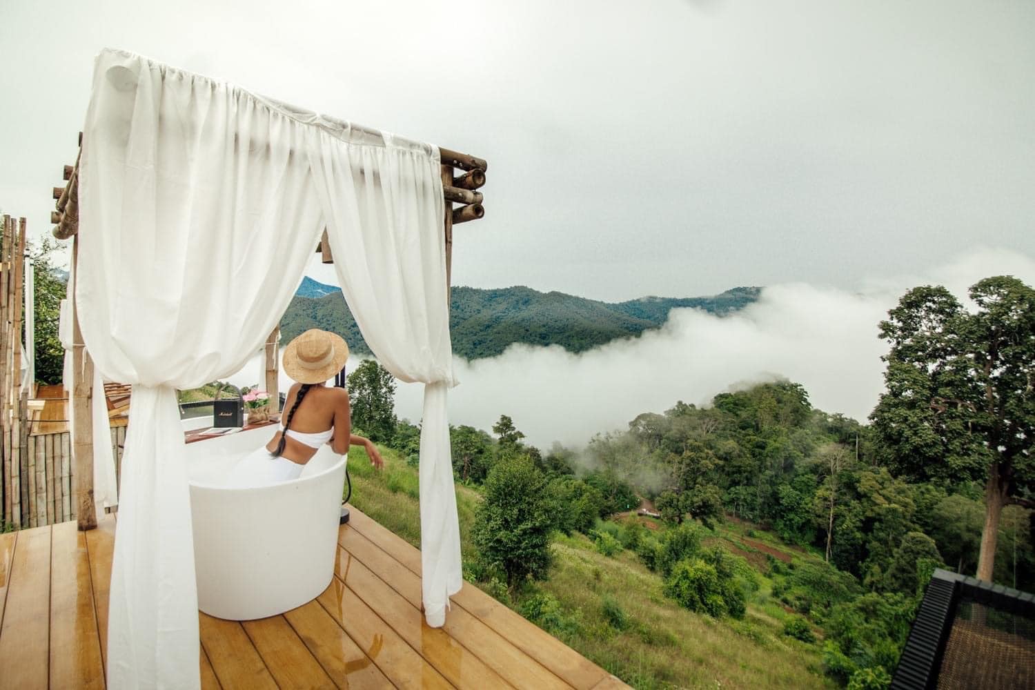 outdoor-bathtub-thailand