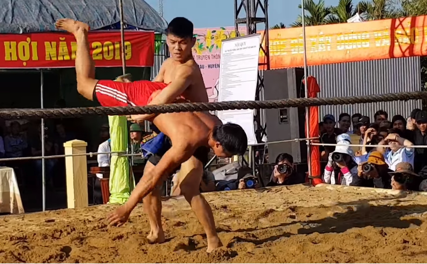 vietnamese festivals wrestling