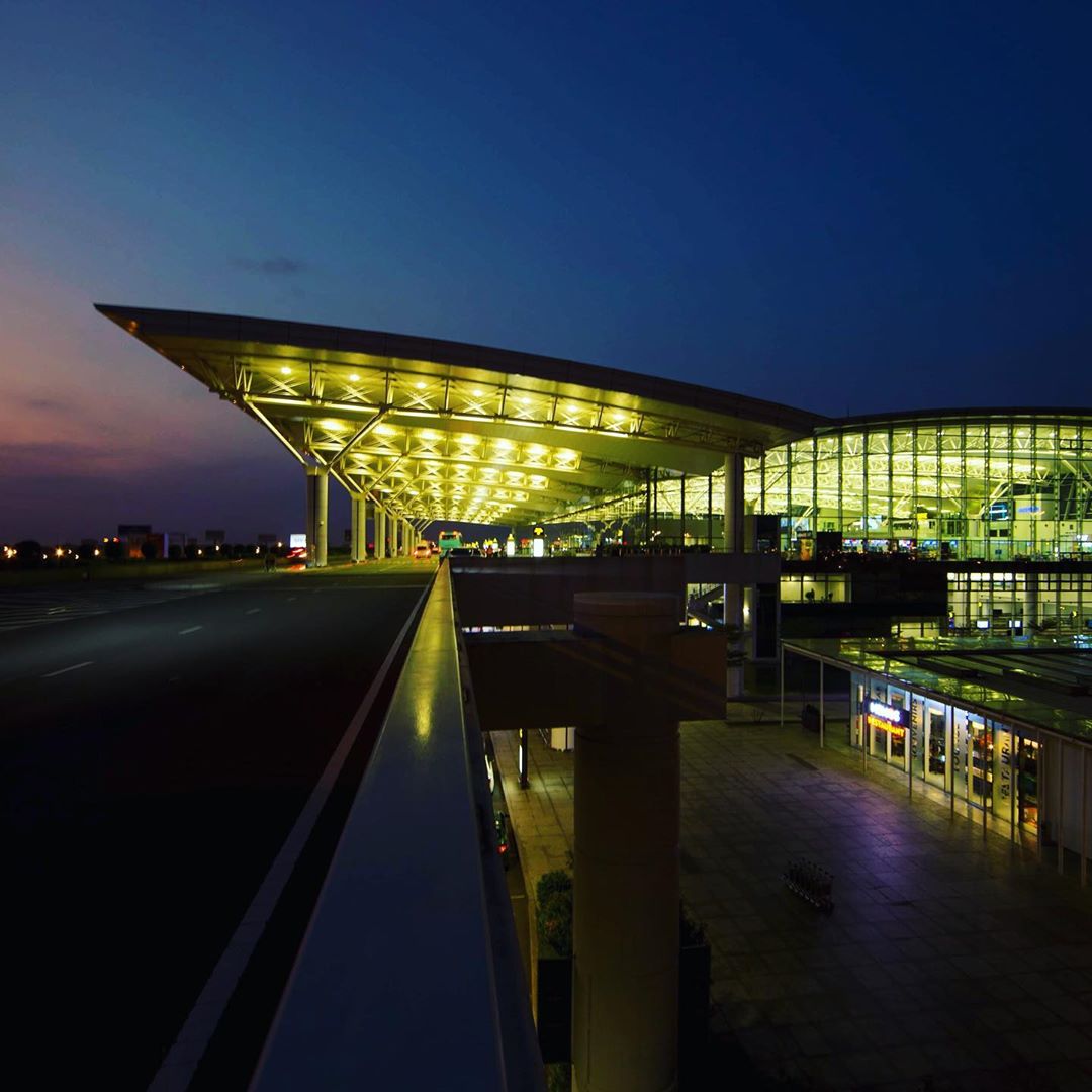 noi bai airport at night