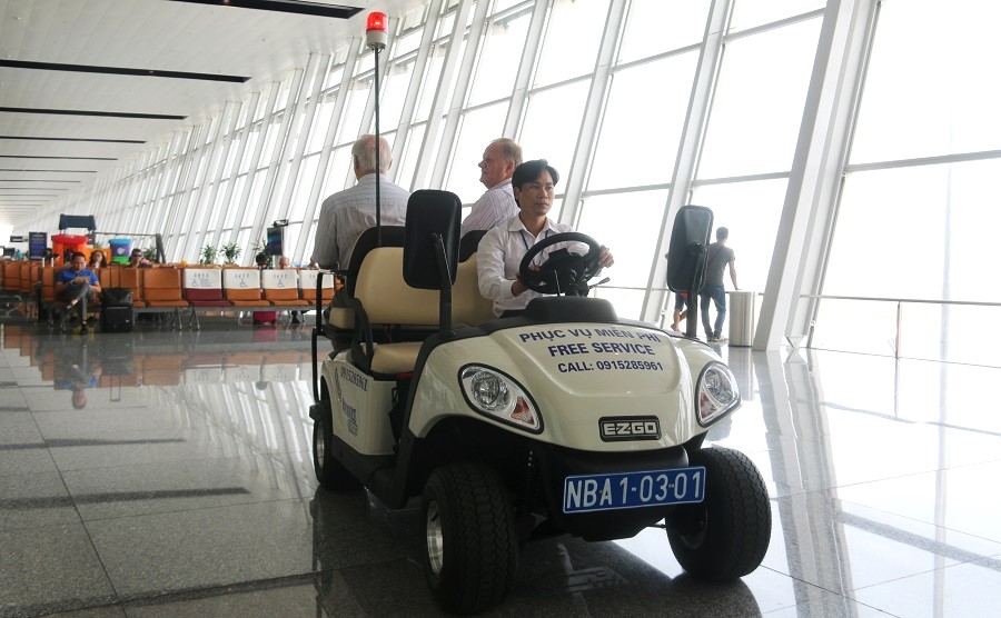 Noi Bai airport electric vehicles