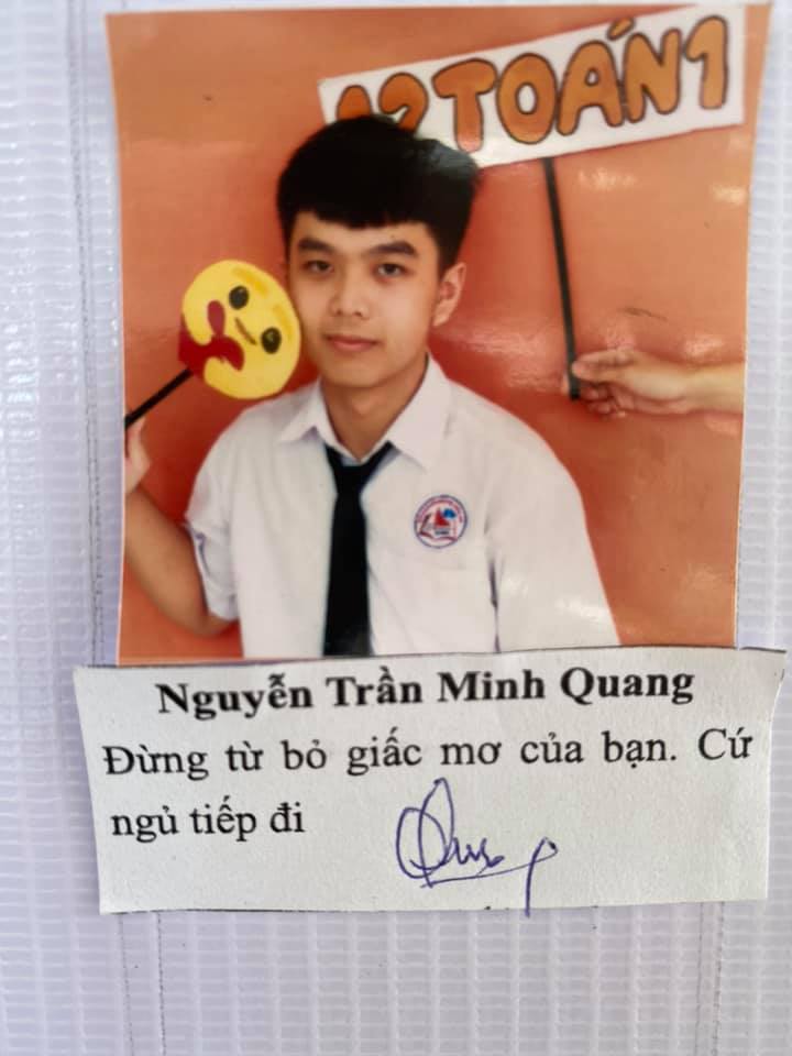 Vietnamese High School Graduates Pen Hilarious Yearbook Quotes