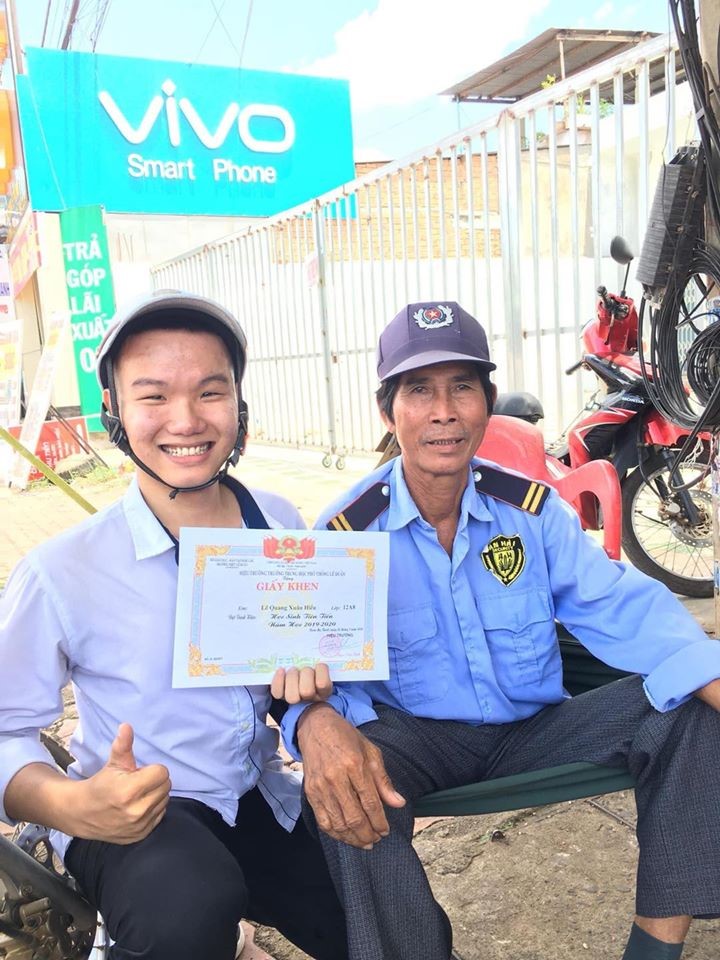 vietnamese student showing off average score with a security guard