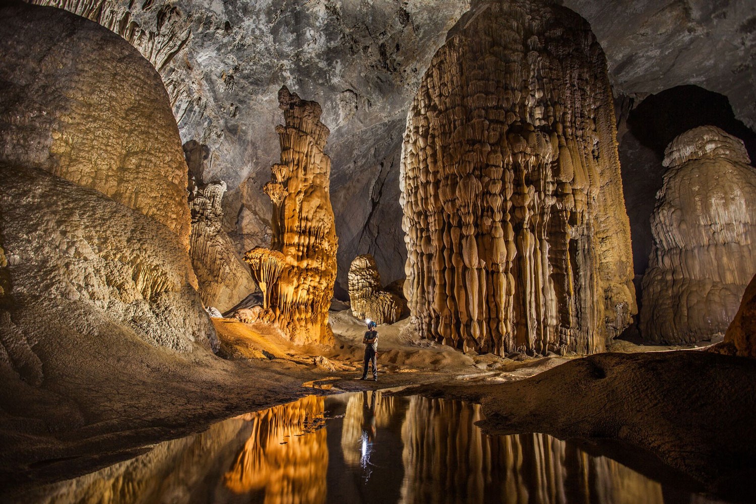 Vietnam natural landscape_Son Doong Cave