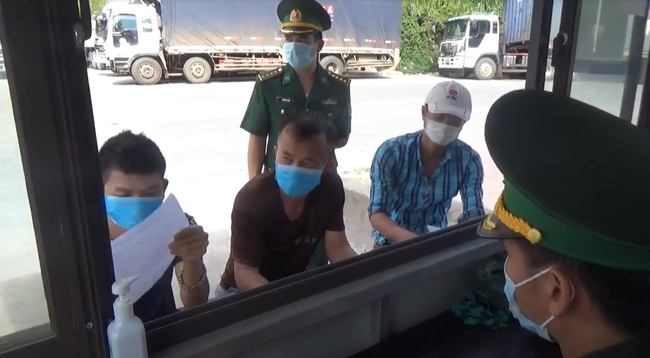 covid-19 vietnam people avoid quarantine