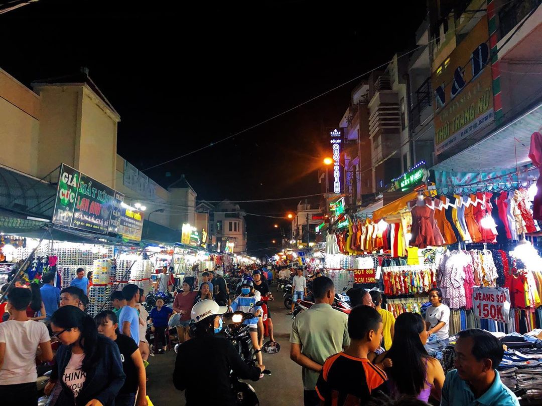 vietnam night market