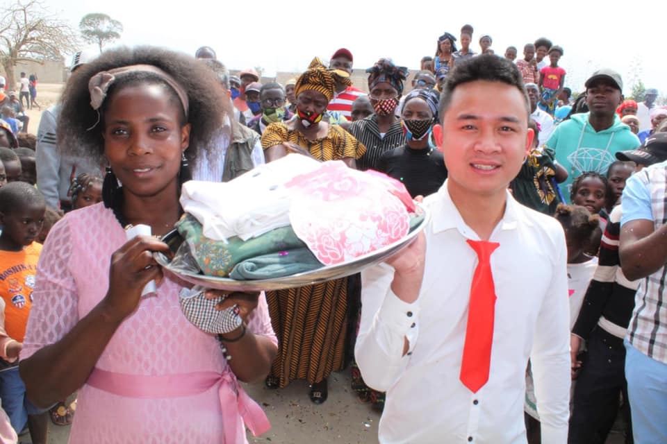 Vietnam wedding in Africa-goodie trays
