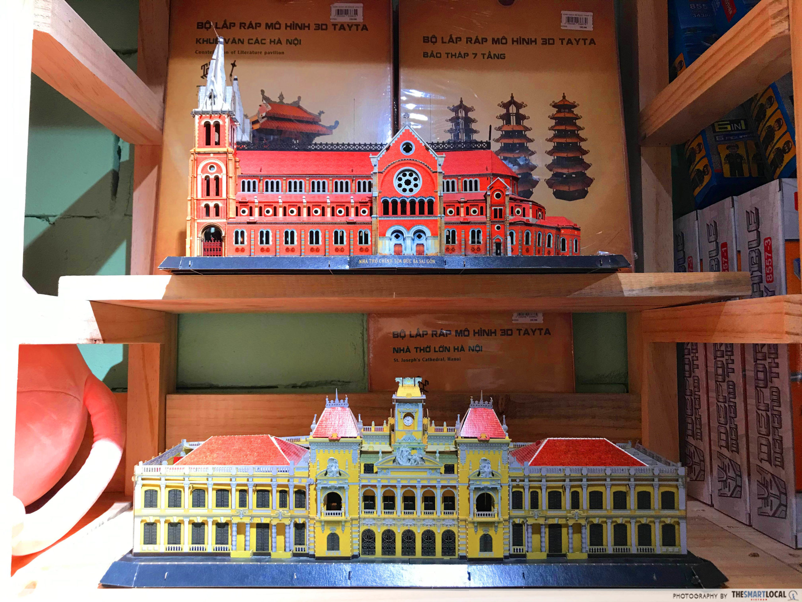 Phuong Nam Book City Saigon Center_toys