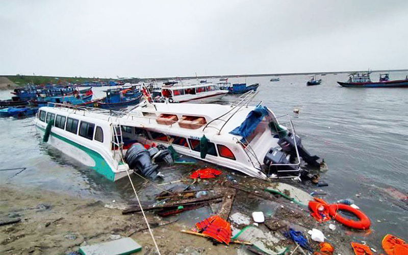 Typhoon Molave_capsized boats