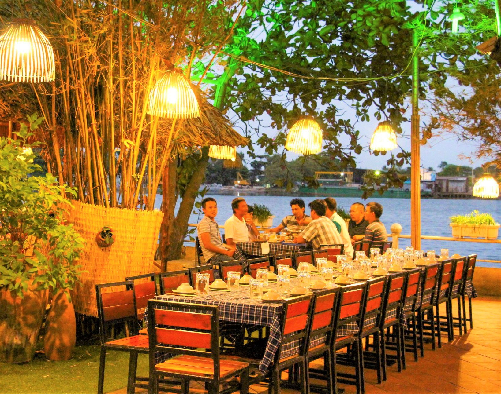 Saigon riverside restaurants_mekong quan