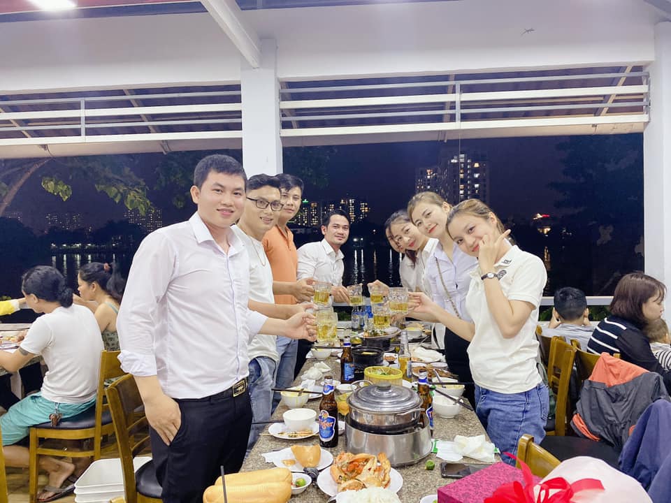 Saigon riverside restaurants_phong cua