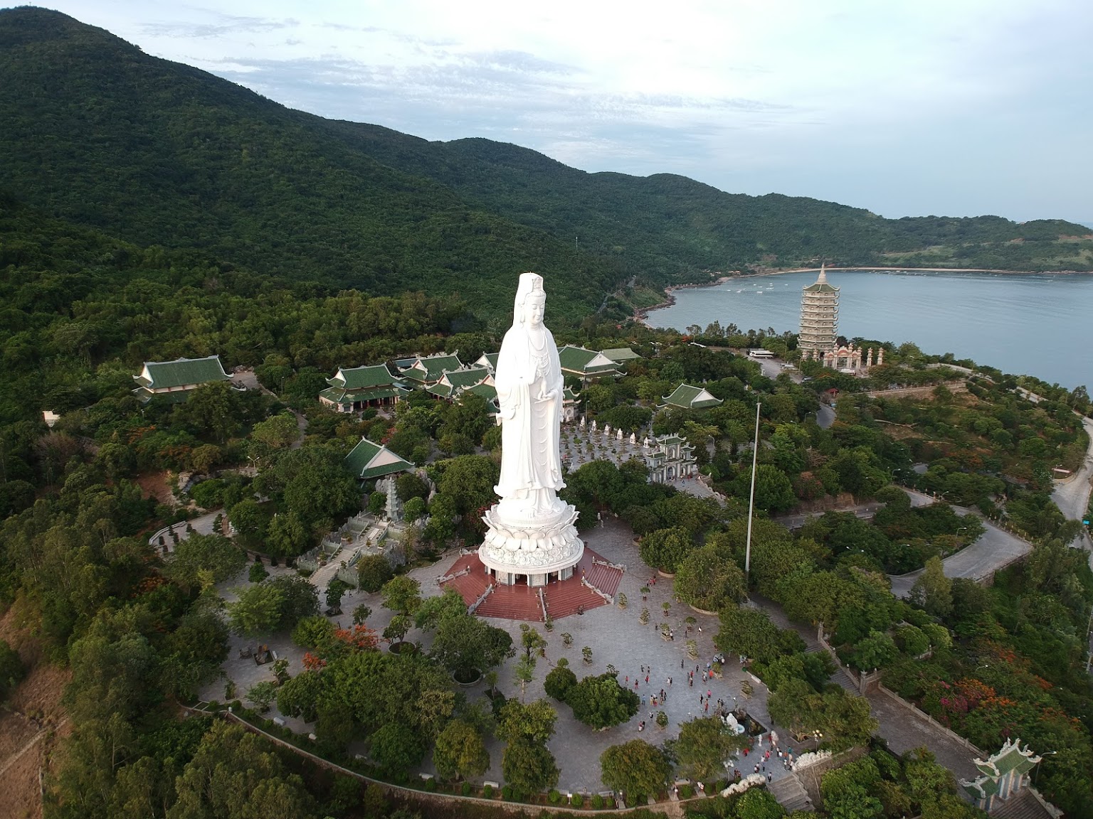 Vietnam pagodas - Linh Ứng pagoda