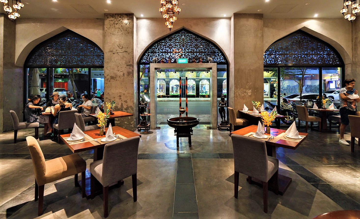 Indian & South Asian restaurants - Tandoor restaurant dining space