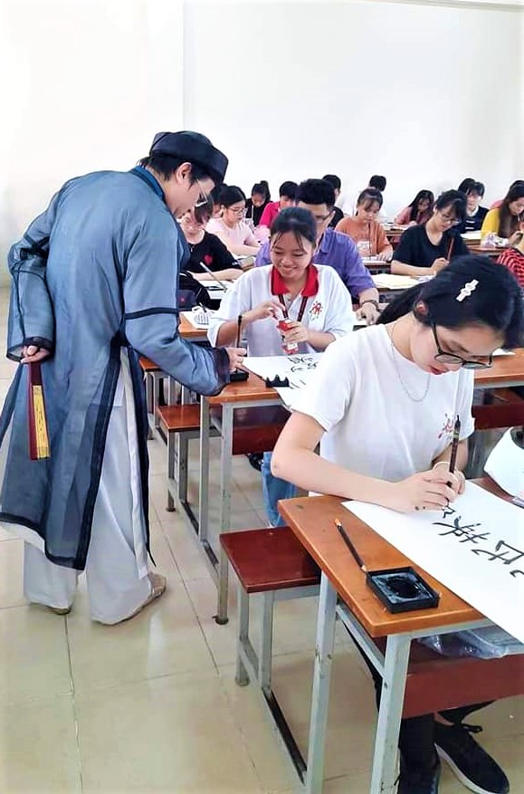 Vietnamese teacher wear ao dai