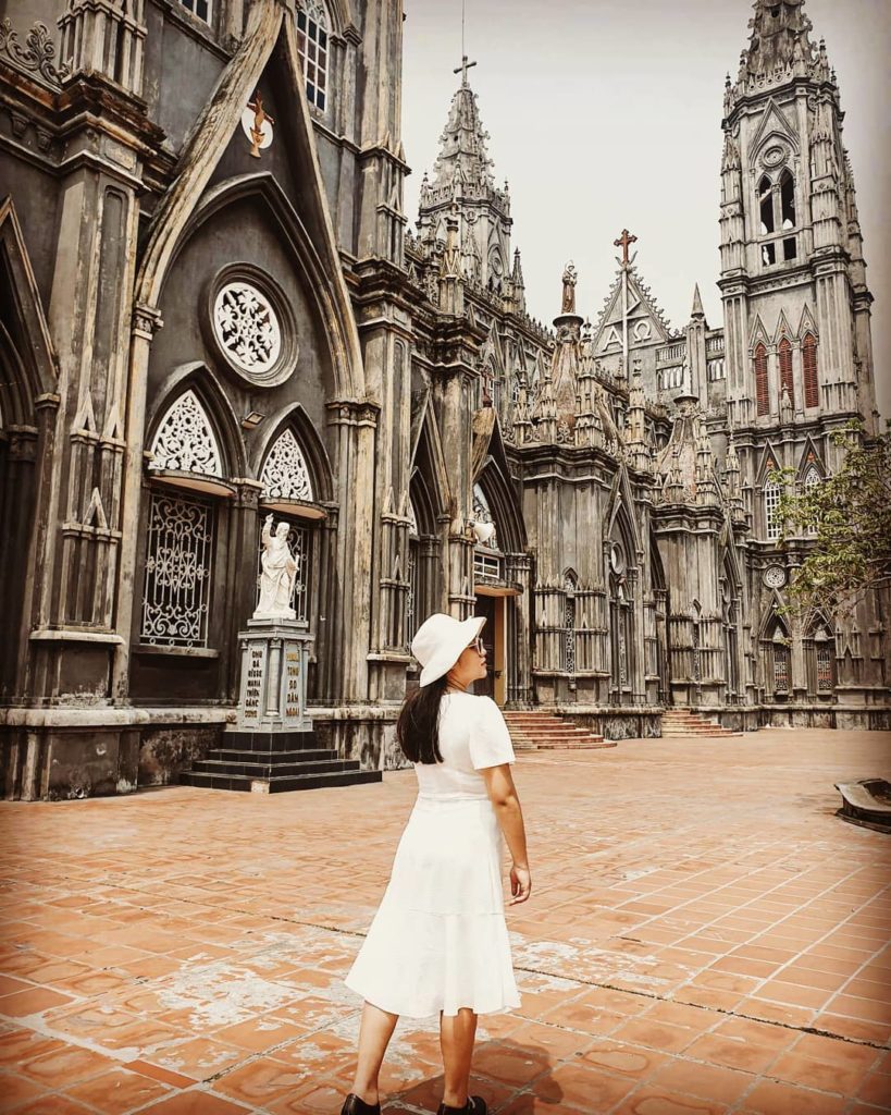 8 Cathedrals In Vietnam With Gothic-Vibe Backdrops For Your Photo Shots