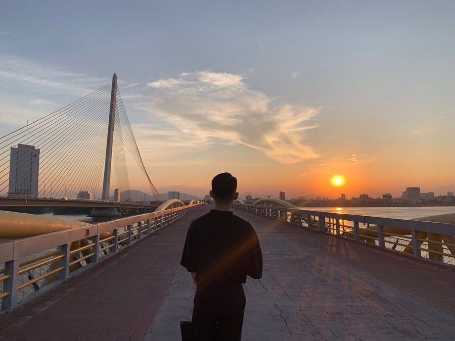 sunset spots in da nang - nguyen van troi bridge