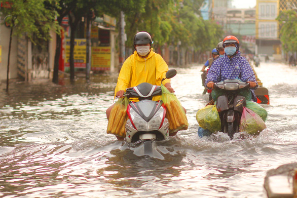 rain in Saigon