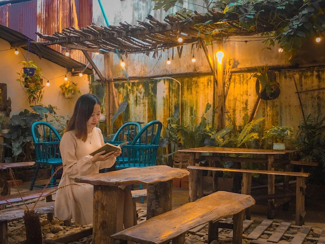 vintage cafes da nang - nha nau yard