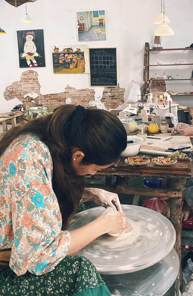 vintage cafes da nang - nha nau pottery making 