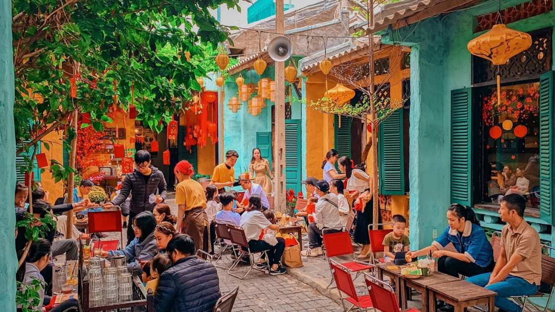 vintage cafes da nang - xiu cafe outdoor