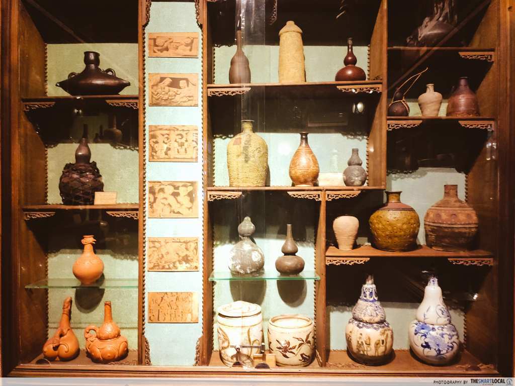 museum of traditional medicine - vases 2