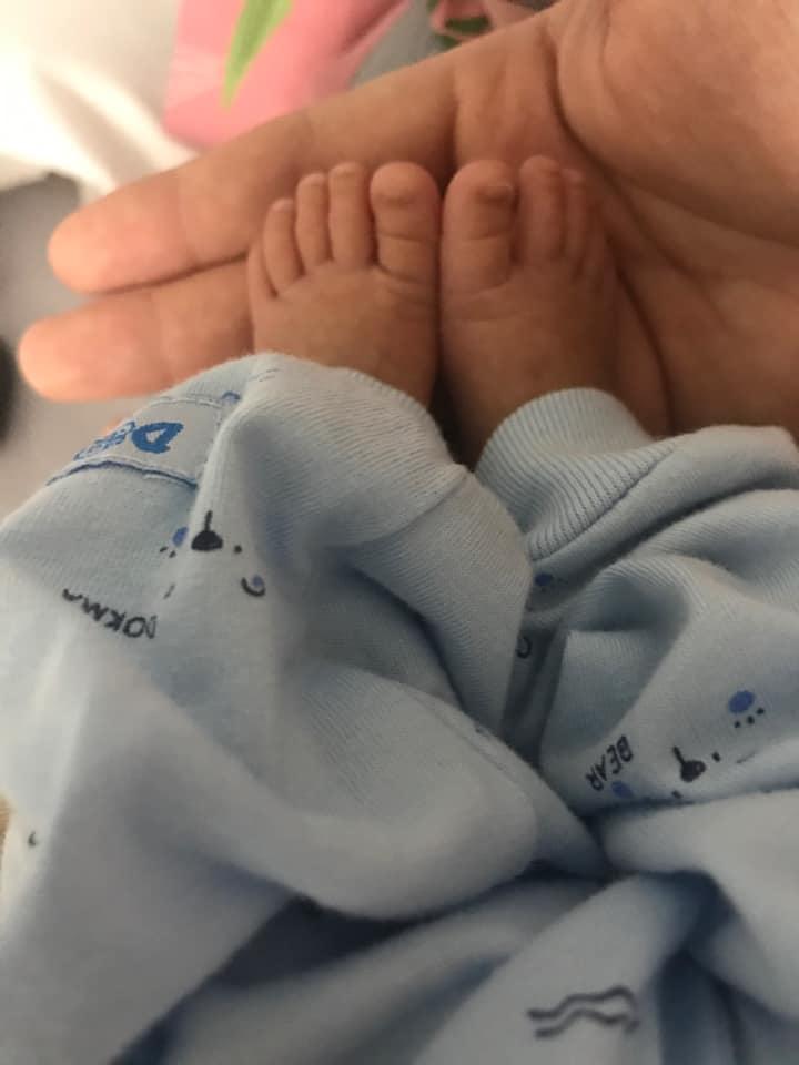 premature baby feet