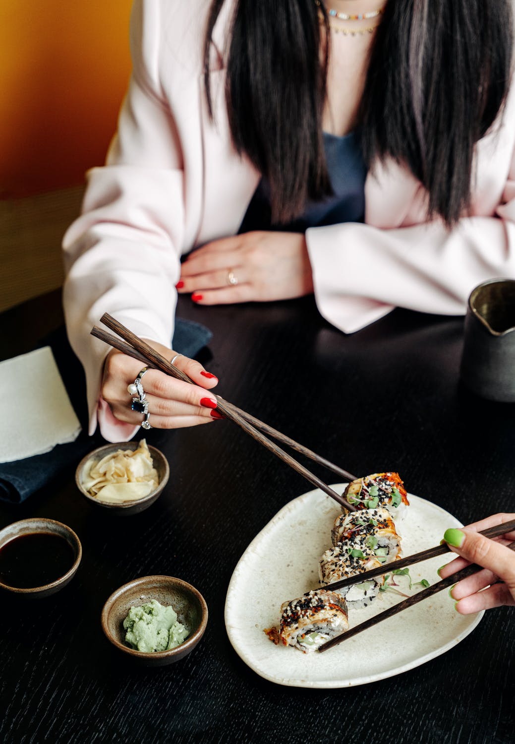 Vietnam etiquette - don't point chopsticks