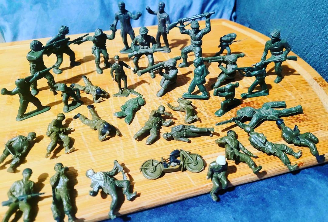 nostalgic childhood toys - plastic soldiers