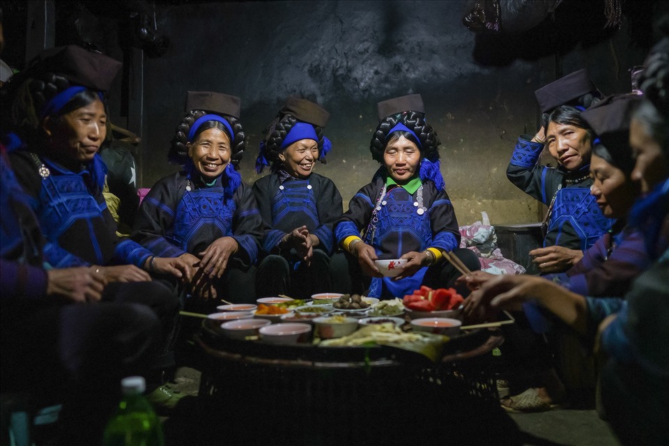 vietnamese ethnic clothing - ha nhi den